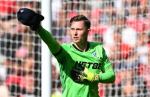 Dean Henderson: Estrela do Crystal Palace paga £ 1.000 em bebidas em pub para fãs exultantes