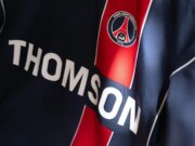PSG reedita camisa icônica de 2004/05 com ajuda de Ronaldinho