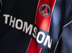 PSG reedita camisa icônica de 2004/05 com ajuda de Ronaldinho