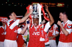 Arsenal relançará package icônico dos anos 90 como parte de coleção retrô