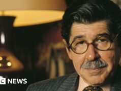 O aclamado escritor peruano Alfredo Bryce Echenique morre aos 87 anos