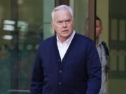 Martin Clunes encontrou Huw Edwards ‘diferente’ ao assumir o papel de locutor no drama do Channel 5