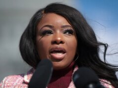 Guarda de segurança da deputada americana Jasmine Crockett supostamente morta a tiros pela polícia