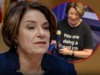 A senadora Amy Klobuchar usa camiseta ‘Bom trabalho’ em meio à paralisação do governo