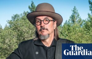 ‘Fizemos a Disneylândia com substâncias que alteram a mente’: o vocalista do Primus, Les Claypool, sobre ser o grande curinga do rock – e por que o Metallica o rejeitou