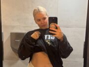 ‘Emocional’ Anne-Marie pede desculpas ao classificar a maternidade como ‘intensa’ e diz que ‘ainda está descobrindo como ser uma boa mãe’