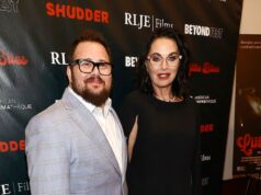 O filho de Cher, Chaz Bono, casa-se com o ‘amor da minha vida’ Shara Blue Mathes na frente de uma mãe famosa em Hollywood