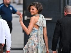 Zendaya flutua até Jimmy Kimmel Stay em um vestido floral transparente em meio a rumores de casamento