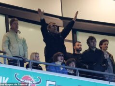 Liam e Noel Gallagher se reúnem para um raro passeio juntos enquanto comemoram a vitória do Manchester Metropolis na last da Carabao Cup em Wembley