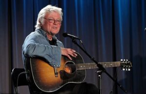 O tio de Angelina Jolie, Chip Taylor, morreu aos 86 anos: o irmão de Jon Voight escreveu o clássico dos Troggs, Wild Factor