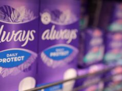 O preço dos produtos menstruais está disparando devido à inflação, às tarifas