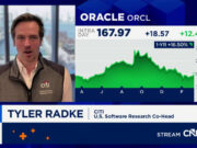 As ações da Oracle disparam 9% à medida que fortes lucros do terceiro trimestre respondem às preocupações de desenvolvimento de IA de Wall Road
