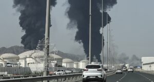 Algumas operações de carregamento de petróleo no centro de Fujairah, nos Emirados Árabes Unidos, foram suspensas após incêndio: Reuters