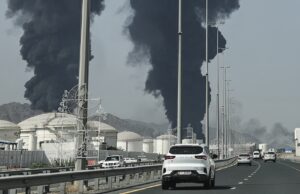 Algumas operações de carregamento de petróleo no centro de Fujairah, nos Emirados Árabes Unidos, foram suspensas após incêndio: Reuters