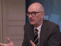 França pronta para ajudar os EUA a proteger o Estreito de Ormuz – mas não enquanto drones e mísseis estiverem voando