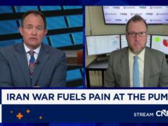 A gasolina dos EUA atinge US$ 4 por galão, o valor mais alto desde 2022, enquanto a guerra no Irã aumenta os preços dos combustíveis