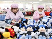 Atividade fabril da China volta a crescer, expandindo-se ao ritmo mais acentuado num ano