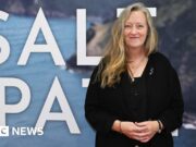 A autora do Salt Path confirma que escreveu o primeiro livro secreto – apesar de afirmar ser a escritora estreante