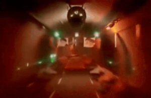 Dentro do túnel de guerra do Irã: enorme coleção de drones exibidos sob as imagens de Khamenei – assista