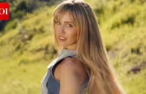 Miley Cyrus revisita a period de ‘Hannah Montana’ no mv de ‘Youthful You’