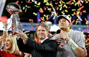 Proprietário do Chiefs: reabilitação de Patrick Mahomes ‘antes do previsto’