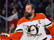 Para seu filho geste aux dépens d’Auston Matthews: Radko Gudas será suspenso por cinco partidas ou menos