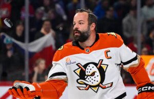Para seu filho geste aux dépens d’Auston Matthews: Radko Gudas será suspenso por cinco partidas ou menos