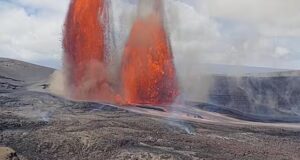 Vulcão Kilauea, no Havaí, envia lava ardente a 400 metros de altura
