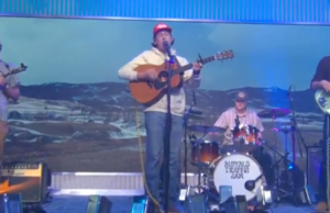 Sessões de sábado: apresentação do Buffalo Site visitors Jam "Ouro de tolo"