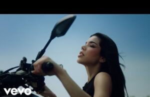 Kenia Os pagou suas dívidas. No novo álbum ‘Okay de Karma’, ela retoma seu poder