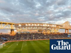 Grupos de torcedores sindicais criticam a resposta do clube à suspensão do diretor esportivo Ernst Tanner