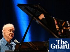 ‘Sou um velho bastardo olhando para trás’: o bizarro renascimento do pianista Bruce Hornsby
