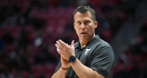 Relatório: Georgia Tech vê Scott Cross de Troy como próximo treinador