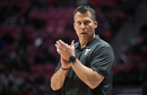 Relatório: Georgia Tech vê Scott Cross de Troy como próximo treinador