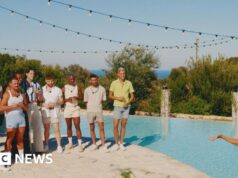 A decisão da BBC de eliminar o programa de namoro LGBTQ + está dois passos atrás, dizem os concorrentes