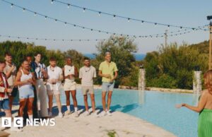 A decisão da BBC de eliminar o programa de namoro LGBTQ + está dois passos atrás, dizem os concorrentes