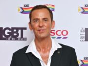 Substituição de Scott Mills ‘nomeado’ após demissão da BBC por alegação de ‘má conduta pessoal’