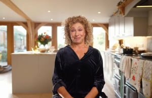 Alex Kingston revela como o Strictly period o ‘antídoto perfeito’ para o tratamento do câncer em atualização de saúde