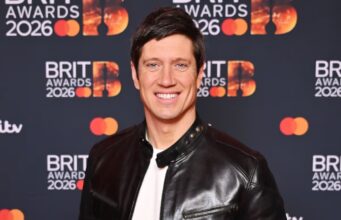 Vernon Kay é o favorito para substituir Scott Mills na BBC Radio 2 após a última conversa antes de demitir