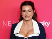 Dani Dyer observa a passagem dos Traidores de Celebridades enquanto o pai Danny lança rumores