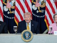 Assista ao vivo: Trump dá atualizações sobre a guerra no Irã antes da reunião do conselho do Kennedy Middle