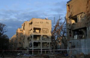 Irã ataca perto do centro de pesquisa nuclear israelense enquanto Trump ameaça atacar usinas iranianas