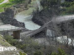Israel destrói pontes fluviais no sul do Líbano