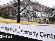 Diretor do Kennedy Middle deixa o cargo após ano tumultuado