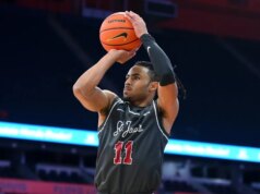 Saint Joseph’s recupera 19 pontos para superar Cal