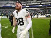 Devolvido ao remetente: Maxx Crosby nas instalações dos Raiders, lados consertando cercas