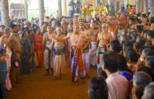 Conheça Bharathwajan, um piloto treinado, que realiza o tradicional Araiyar sevai em Srirangam