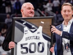 O técnico do Butler, Thad Matta, anuncia aposentadoria