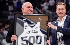 O técnico do Butler, Thad Matta, anuncia aposentadoria
