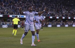 Quakes e Sounders se chocam durante uma largada excelente